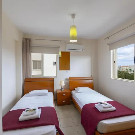 Protaras Sunnyfield Villas باراليمني